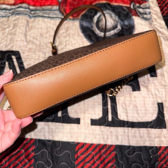 Michael kors crossbody bag ! - Picture 7 of 7